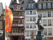 Frankfurt am Main Römerberg mit Gerechtigkeitsbrunnen Impression Platz am Römer Image